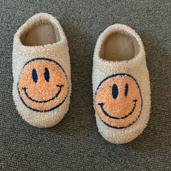 Slippers - Picture 3 of 4